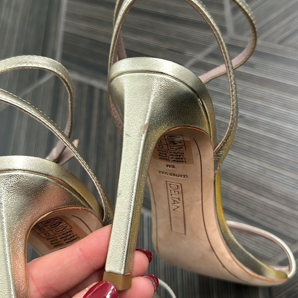 Ankle strap metallic gold heels size 10 - Picture 7 of 7